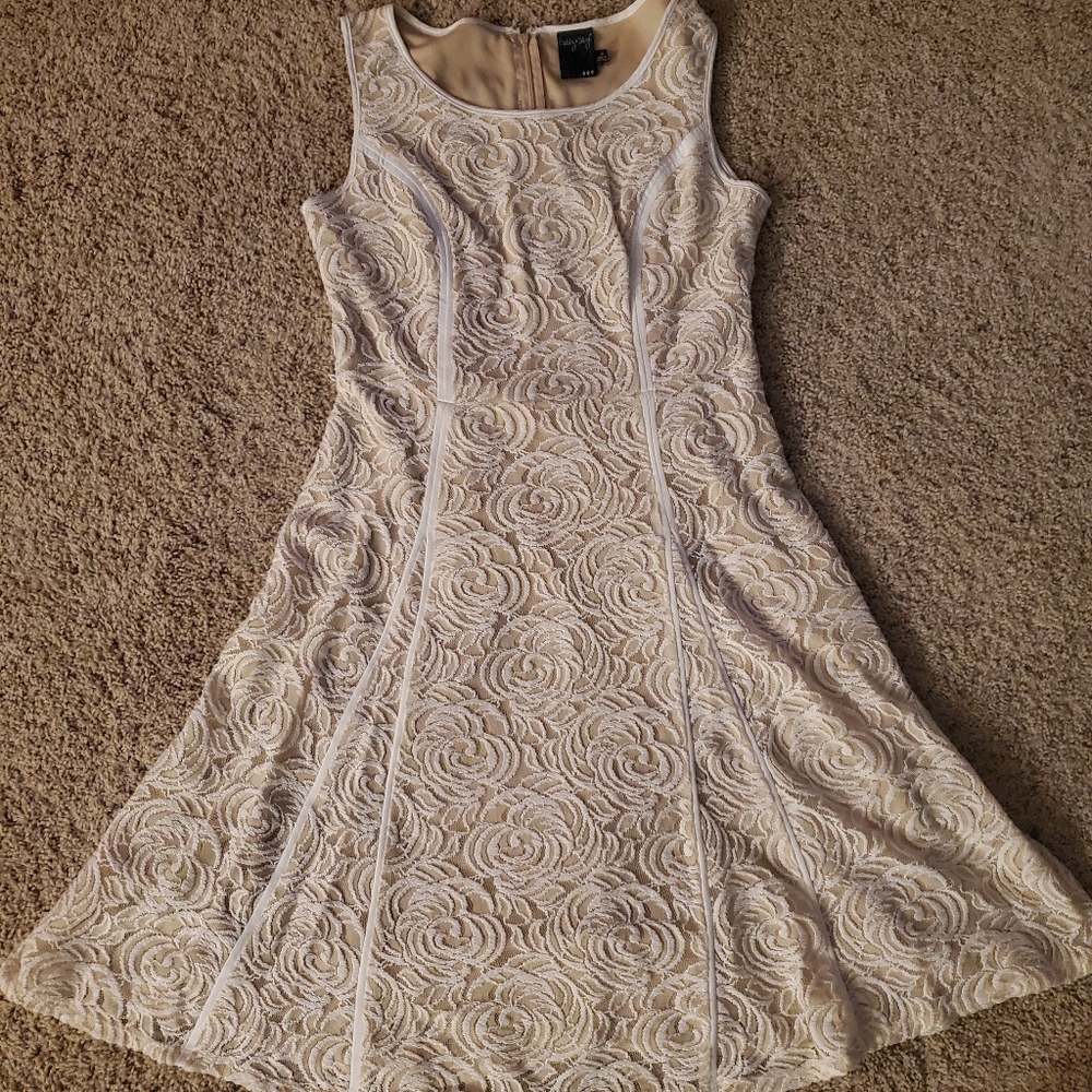 Gabby & Skye Tan Floral Dress